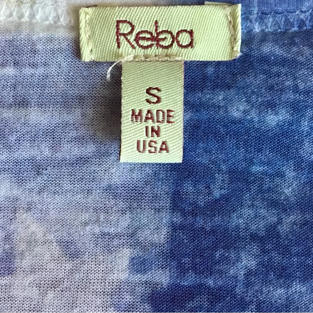 Reba Patriotic Top Rhinestone Stars 3/4 Sleeves Sharkbite Hem Size Small - Picture 5 of 6